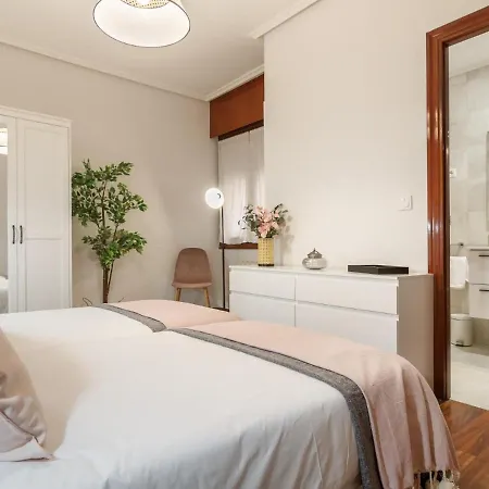 Amplio Y Recien Reformado En Indautxu Apartman