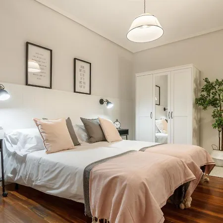 Amplio Y Recien Reformado En Indautxu Apartment