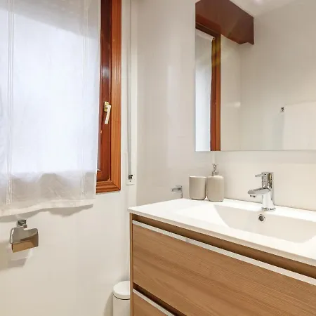 Amplio Y Recien Reformado En Indautxu Apartman