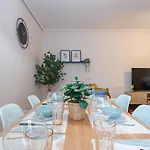 Amplio Y Recien Reformado En Indautxu Daire Bilbao