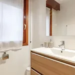 Amplio Y Recien Reformado En Indautxu Daire